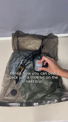 Bulky clothes? Gone in seconds. 🧥⚡#PackingHacks #VacuumSeal #StorageWin #CleanTok