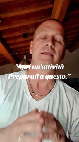 Nel primo anno di attività abbiamo avuto 6 controlli. ASL, finanza, vigili… tutti. Quando parti sei pieno di entusiasmo, vuoi fare le cose fatte bene, vuoi creare qualcosa di tuo. Ma poi ti ritrovi subito sotto pressione. E la prima domanda che ti fai è: 👉 “Ma abbiamo sbagliato qualcosa… o è normale così?” Noi abbiamo resistito. Ma lì ho capito una cosa: 👉 In Italia non è difficile iniziare. 👉 È difficile resistere. Se hai un’attività, sai esattamente di cosa sto parlando. #imprenditoria #partitaiva #impresa #lavoro #piccoleimprese           