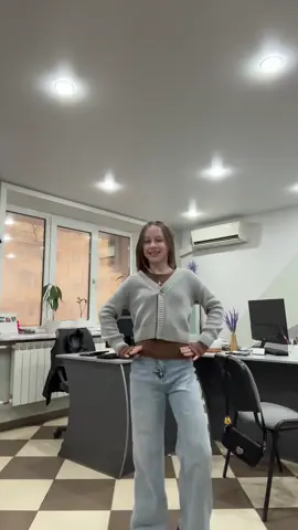 @Даша @DAG_TEAM 🤎заскочила в офис подправить отчёт боссу📕.        создаём тренды!!@ladygaga                                     #офис #DAG_TEAM #рекомендации #танцы #тренд 