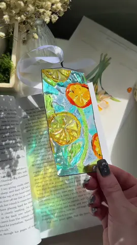 It’s very important to work with a mask and an air purifier, mine from @Resiners_official 💕🌷 #stainedglass #handmade #DIY #resin #bookmark 