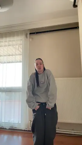 elimi vurdum ve caktırmamaya calistim ve çaktırmısım #dancechallenge #manifest #keşfet #hilal 
