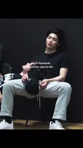 the only manspreading I tolerate  #parkgunwook #zerobaseone #fyp 