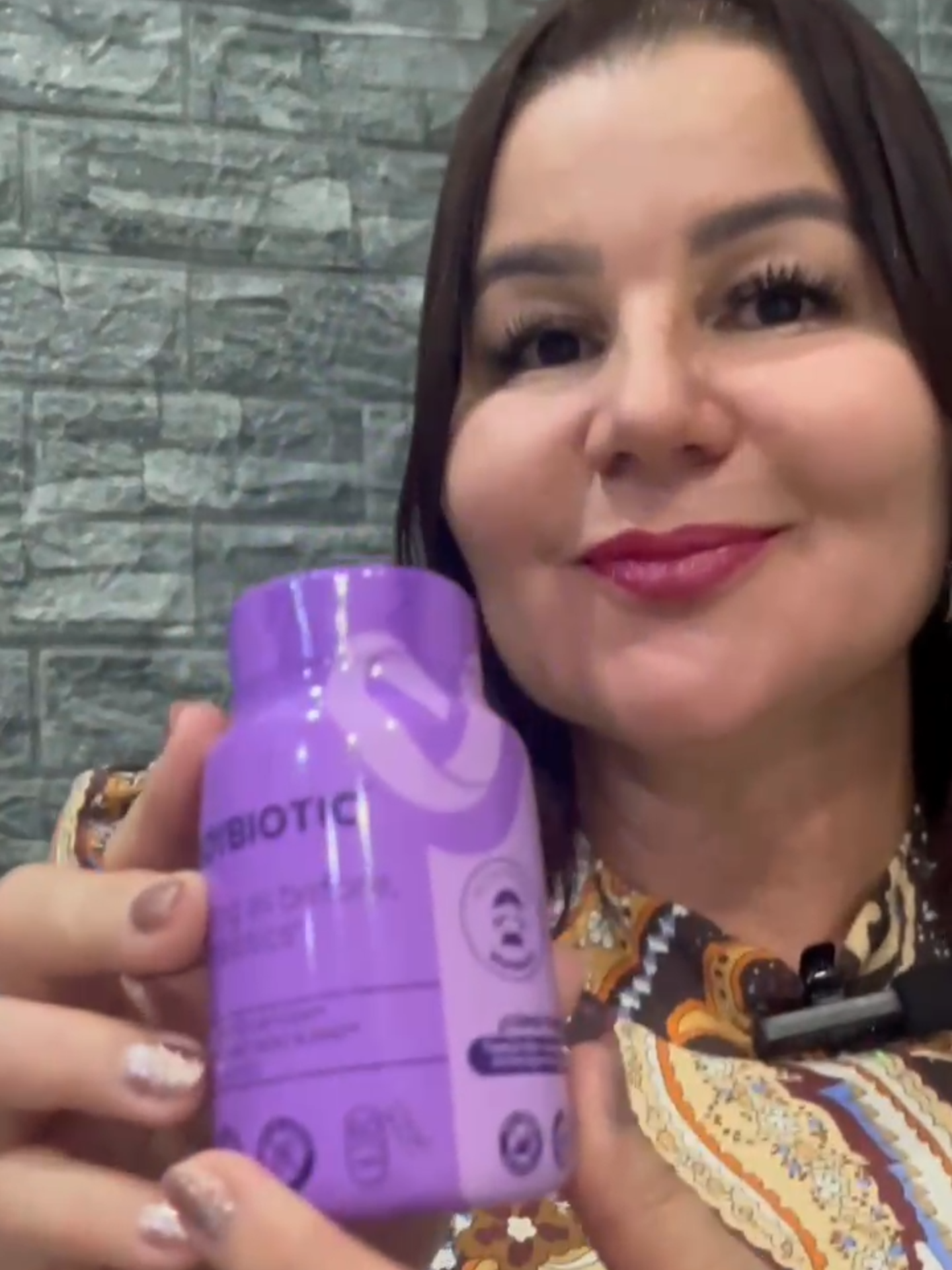 Muchas mujeres creen que sentirse cansadas, irritables o fuera de equilibrio… es “normal” en la menopausia. Pero no tiene que ser así. Hoy Xime nos comparte su experiencia con VIL MenoyBiotic 💜 Más del 80% de las mujeres presentan síntomas en esta etapa, debido al desequilibrio hormonal y los cambios en su cuerpo. ✨ Pero cuando apoyas tu organismo desde la raíz, todo empieza a cambiar. Si, como Xime, quieres recuperar tu bienestar y sentirte tú otra vez, comenta “AYUDA” y te acompañamos en el proceso. En VIL Nutrition queremos que vivas cada etapa… en equilibrio. #VILNutrition #menopausia #menoybiotic