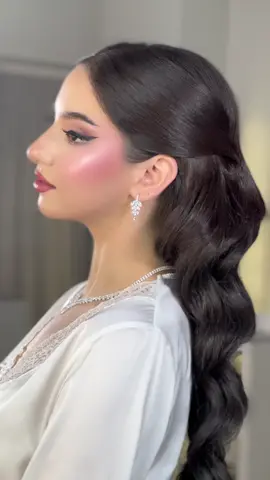 Retro waves, timeless bride ✨ Instagram @artists.makeupstudio 🖤 #BridalHair #RetroWaves #WeddingGlam #BrideToBe #ClassicBeauty