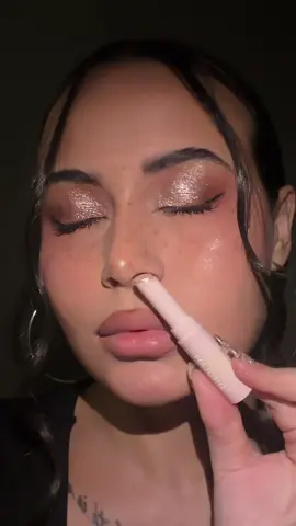 Estou na sua FY? ✨ eu to OBCECADA nesse bastão de brilho 😱 Crystal Jelly Glaze Stick com NOVAS CORES da @SHEGLAM  ID: 396558106  Tom utilizado: frost bite #SHEGLAM #SHEGLAMeyeshadow #SHEGLAMJellyStick *PUBLI