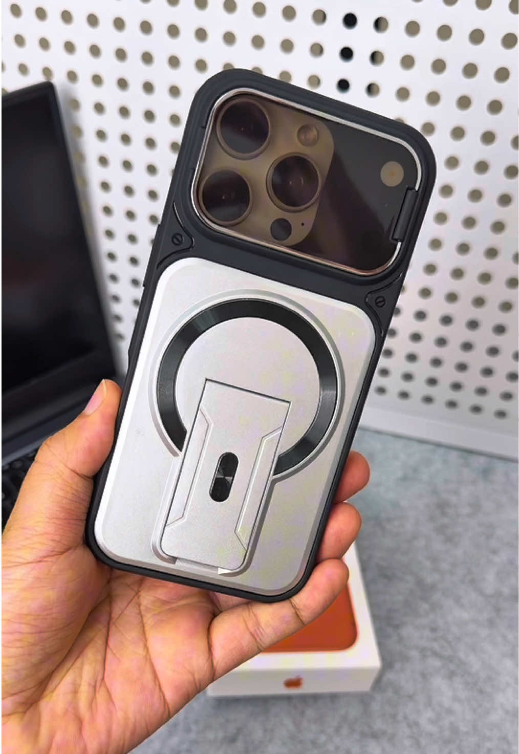 May kasamang cover at tripod ang camera, maganda ang kalidad#shockproofcase #iphonecase #fypシ゚ #case #iphone11 