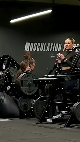 réaction des gens en salle de sport face à la maîtrise du corps #pourtoi #fyp #calisthenics #reaction #workout 