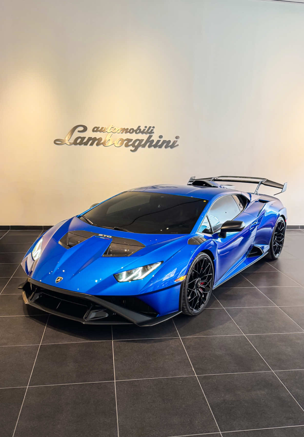 Stunning Huracán STO in Blu Nethuns 🔹