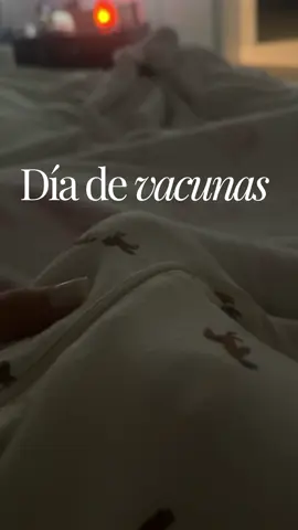 Vacunas 2 meses 💉 Ser mamá es esto: sufrir un poquito por ellos, para cuidarlos toda la vida 🥹 ¿Soy la única que casi llora más que su bebé? 😭👇 #2Meses #VacunasBebé #MamáPrimeriza #MomLife #BebéFeliz     