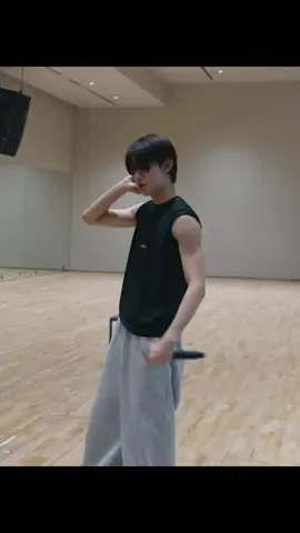 his arms?? 🤭#seonghyeon #cortis #coer #muscles #kpop 