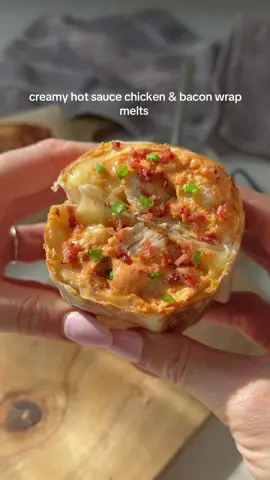 Creamy Hot Sauce Chicken & Bacon Wrap Melts Wow these were absolutely banging 🤤🌯 Crispy on the outside, creamy and cheesy in the middle with a little kick from the hot sauce. Ready in 15 minutes and perfect when you want something quick and easy for dinner.  Less than 500 cals & over 40g protein 🤌🏼 Ingredients (serves 2):  250g chicken breast, diced ½ tsp garlic granules ½ tsp smoked paprika  Salt Black pepper 2 streaky bacon rashers (can sub medallions) 60g light cream cheese 1-2 tbsp hot sauce dependent on your preference  1 tsp honey (optional) 1 tbsp fresh chives, chopped 1-2 tbsp water (to loosen) 2 large tortilla wraps 50g  mozzarella grated (Can use reduced fat cheddar) 💕Start by heating a non-stick frying pan over medium-high heat. Season the chicken with garlic granules, smoked paprika, salt and black pepper and fry until cooked through 💕Cook the bacon under a hot grill until crispy, then finely chop. 💕Reduce the heat slightly and stir the cream cheese, hot sauce, honey and water into the chicken. Mix until the cream cheese melts and forms a smooth sauce that coats the chicken. 💕Stir through the chopped chives and half of the chopped bacon, then remove from the heat. Lay the tortilla wraps flat and sprinkle the grated cheese down the centre of each wrap. Spoon the chicken mixture over the top, then finish with the remaining chopped bacon. 💕Fold the sides of the wraps in slightly, then roll them up tightly from the bottom to create a burrito. 💕Place the wraps in a clean pan seam side down and cook for a couple of minutes each side until golden. 💕Slice in half and serve Calories per portion: 491 l Protein: 43.6g l Fat: 18.3g l Carbs: 37.4g  • • ______ #quickrecipes #highproteinrecipe #easydinner #wraps #lowcalrecipes 