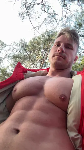 Enjoy the silence of nature power 🌲 🌳🔥💪🏼 #fitnesslife #shredded #chest #muscle #sixpack 