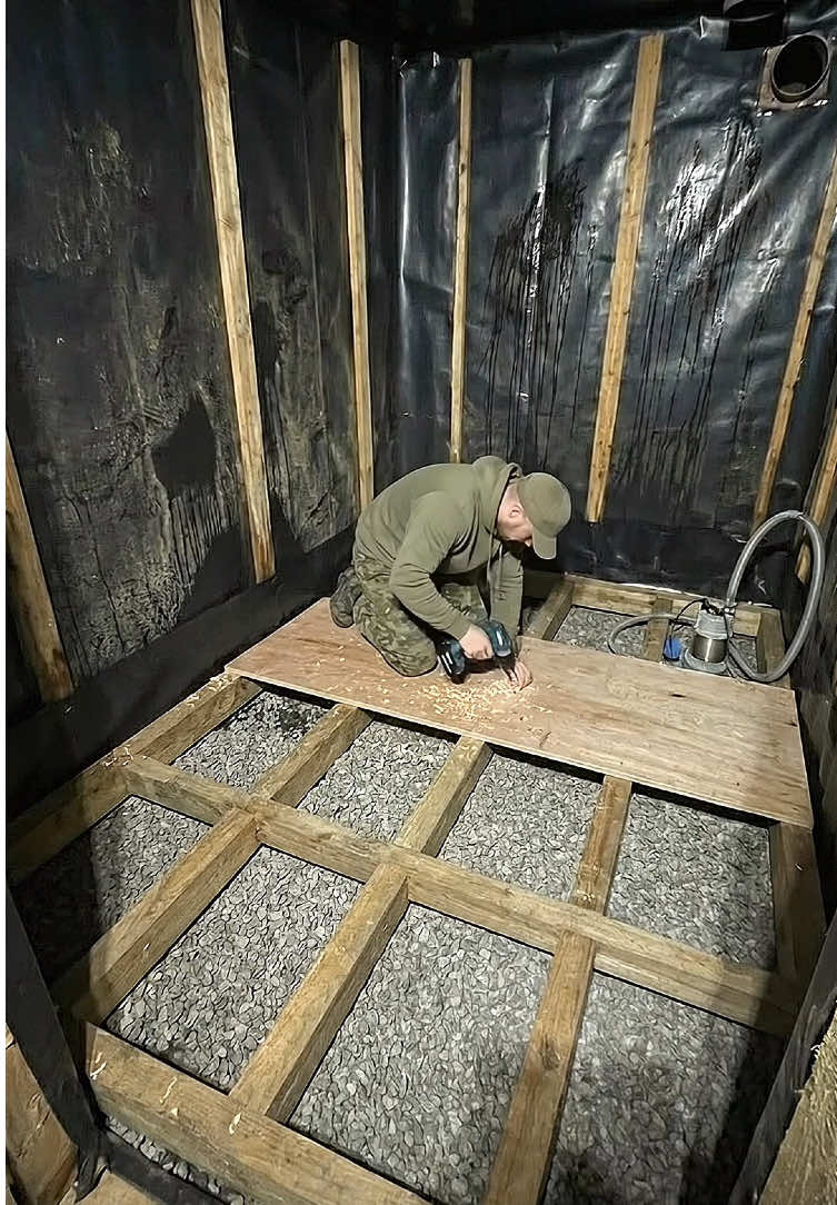 I built a secret bunker by the lake. It’s perfectly camouflaged no one would ever find it. #bunker #secretbunker #timelapse #secretroom #satisfying 