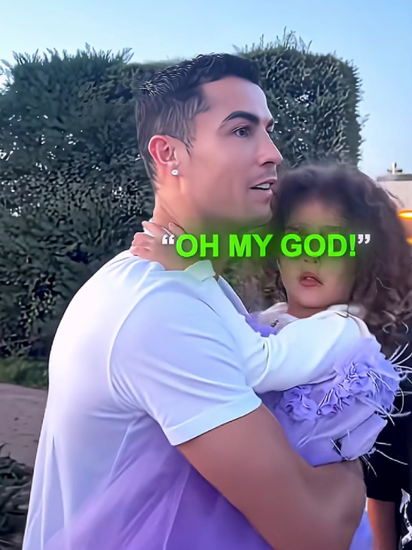 Cute & Romantic Moments of Cristiano Ronaldo & Georgina ❤️ #ronaldo #viral #fyp #foryoupage #skills #moment @Georgina Rodríguez 