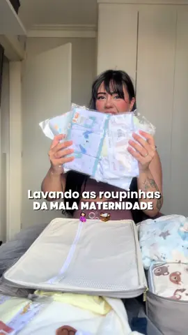 Lavando as roupas da mala maternidade 🫧🩵 Id dos produtos: Toalha: BCS-YDH-VAD Kit meia, luva e touca: CLC-XAM-BGH Lava roupas: BYJ-XJJ-SLB Sacos para roupas delicadas: BXM-MFV-BJQ