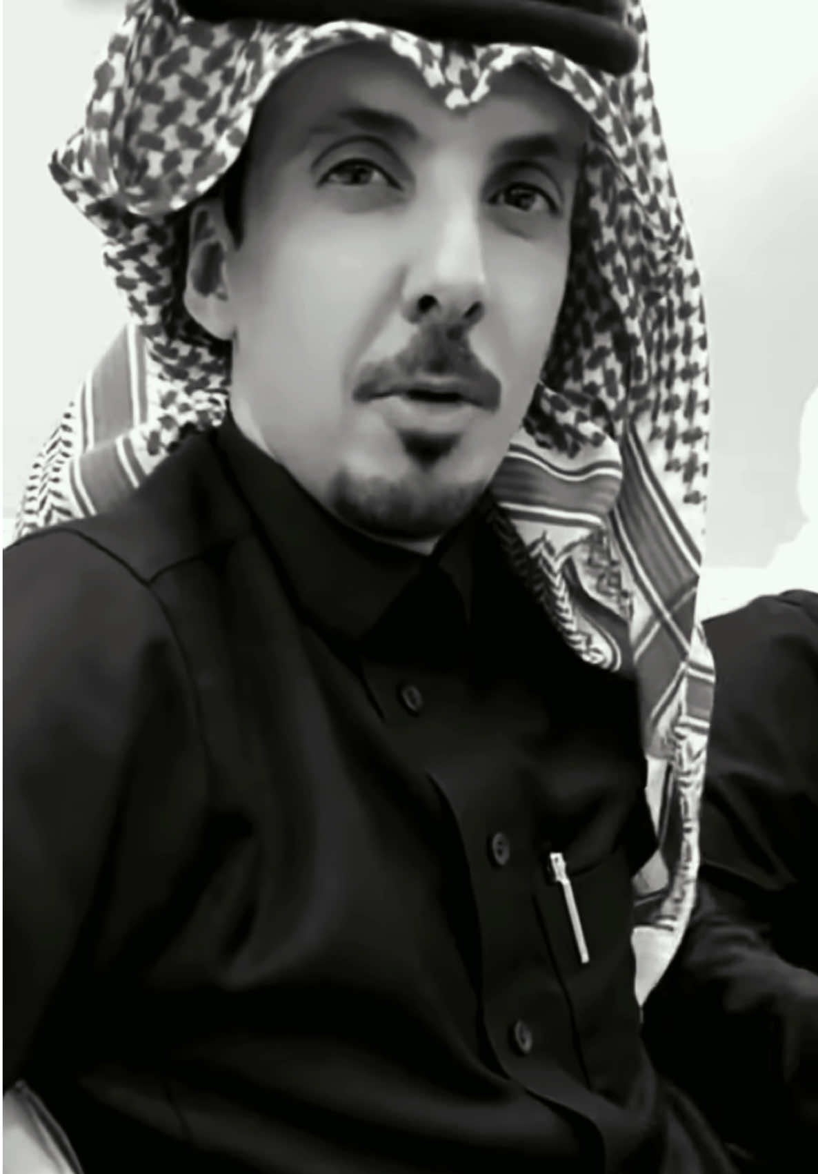 ناديت لك وأنت القريب من المحاني والبعيد وسقت القدم ولا لغيرك مستحيل أسوقها ومديت لك كف الرضا والعشق والعمر الزهيد ومدللك مثل الرجال اللي تدلل نوقها و اصبحت تسري وسط شرياني وترجع فالوريد تقفي وتقبل و انت لي طعم الحياة وذوقها