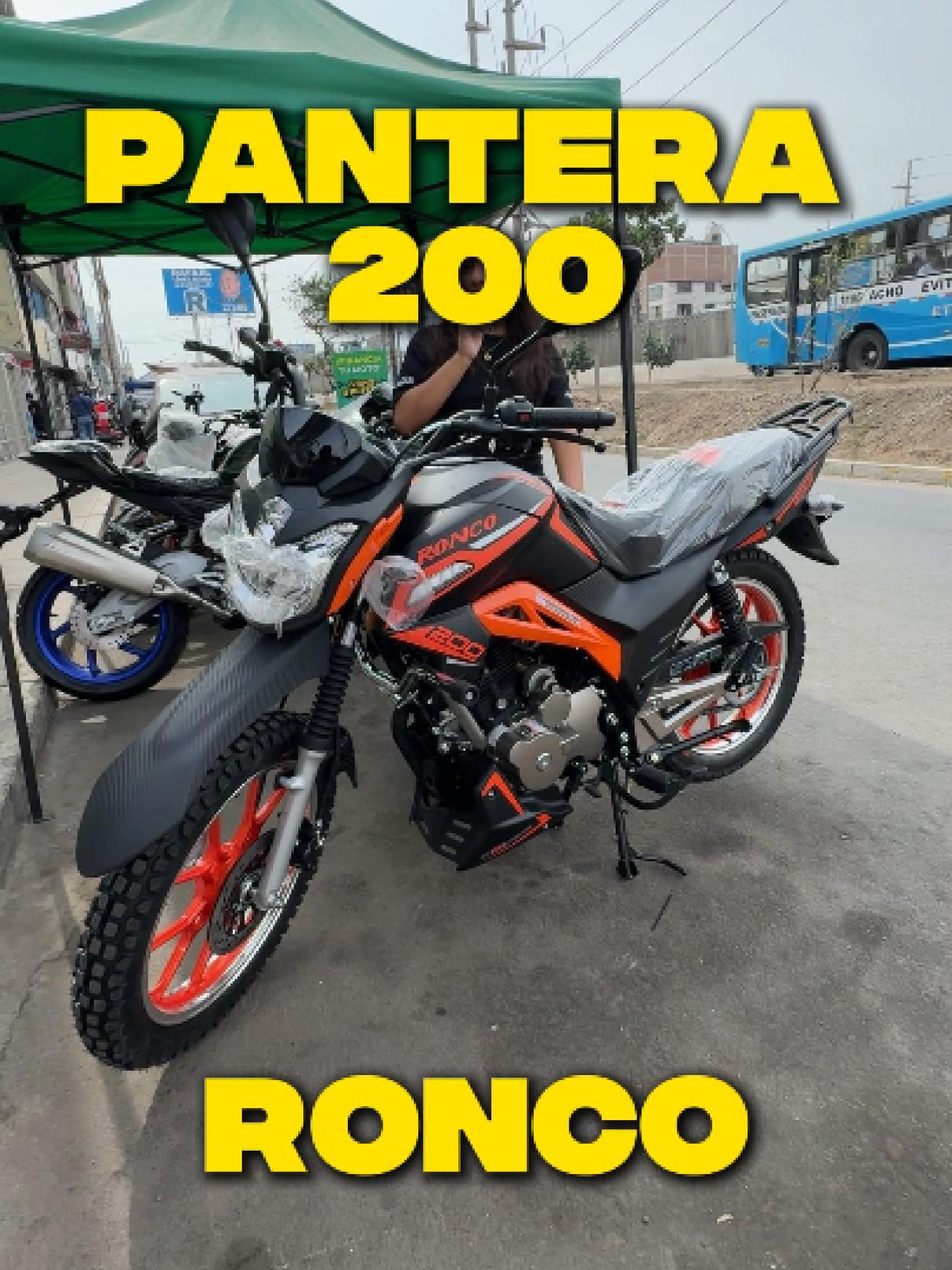 🐾🏍️ ¿Buscas una todo terreno económica que aguante todo? Hoy te mostramos la Pantera 200 de Ronco, una moto diseñada para enfrentar cualquier camino sin complicaciones. Si necesitas una moto todo terreno resistente, cómoda y lista para el trabajo o la aventura, esta opción es ideal para ti. La Pantera 200 destaca por su fuerza, suspensión preparada para terrenos difíciles y su versatilidad, convirtiéndola en una excelente todo terreno económica para el día a día. Ya sea para ciudad o trocha, esta moto todo terreno responde en cualquier situación. En Ariza Motos puedes llevártela con nuestro crédito para motos, haciendo más fácil acceder a una todo terreno económica sin pagar todo de golpe. Si estás buscando una moto todo terreno confiable, esta es tu oportunidad. 🔥 #SanJuanDeMiraflores #SanJuanDeLurigancho #Motos #MotosACredito #Credito #MotosPeru #MotosLima #MotoNueva #CreditoDirecto #Financiamiento #ArizaMotos #motostodoterreno #CompraTuMoto #SinIntereses