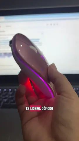 Mouse inalámbrico con conexión Bluetooth y USB, con luces LED que le dan un toque moderno, práctico y cómodo para usar en cualquier lugar. 🖱️✨ #mouse #laptop #gadget #raton #mouseinalambrico 
