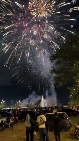 malam raya 6 di negeri bahagia🫣 #fyp #foryou #fireworks #raya2026 #drawbridgeterengganu 
