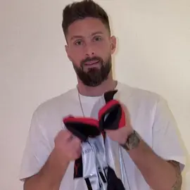 اخخ يا جيرو😞💔                               #giroud #milan #عراقي #9 #forzamilan❤️🖤 