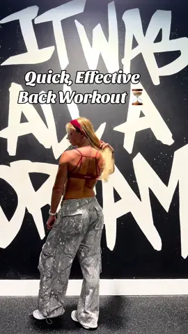 Back day aka best day 😏🫰here is a quick efficient workout to build that hourglass⏳ . Full workout: Pull-ups unassisted till failure into assisted 2x10 Cable lat pull-downs 3x10 Dumbbell single arm rows 3x10 Face pulls 3x10 Straight bar pull-down 3x10 💪 #backworkout #backday #backandbi #upperbody #girlswholift