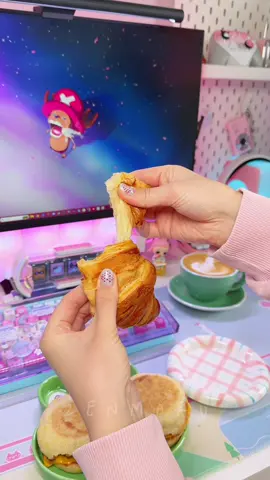 breakfast nomz~🍳🍞 Who also loves McDonald’s morning menu?🙋‍♀️ [ #desksetup #foodasmr #Lifestyle #asmr ]