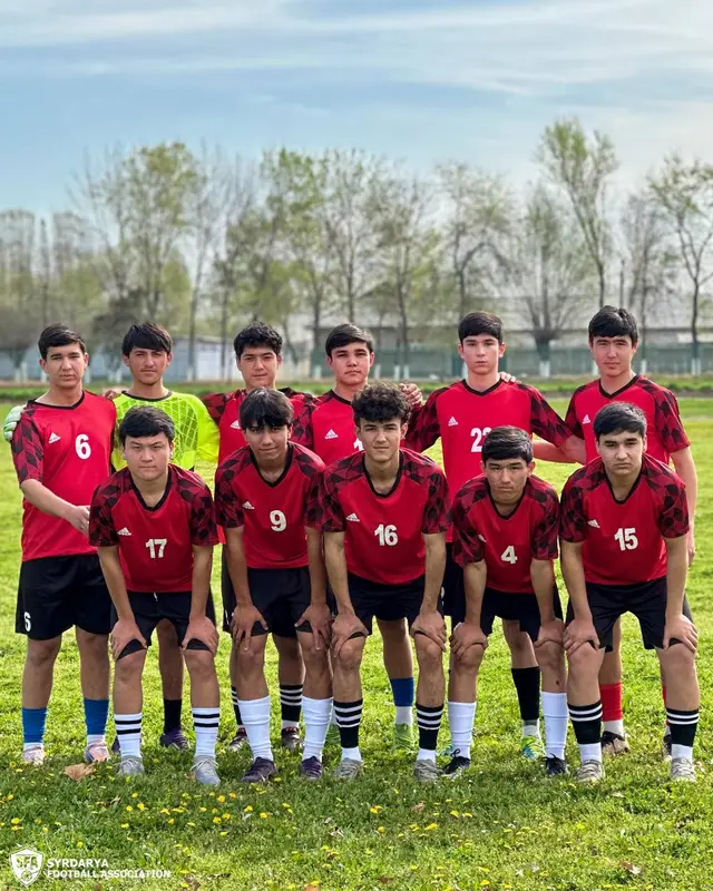 ✅ U-17 “Sport maktablar futbol ligasi” O‘zbekiston chempionatining Sirdaryo viloyati bosqichi bo’lib o’tdi.  Musobaqadan fotosuratlar 