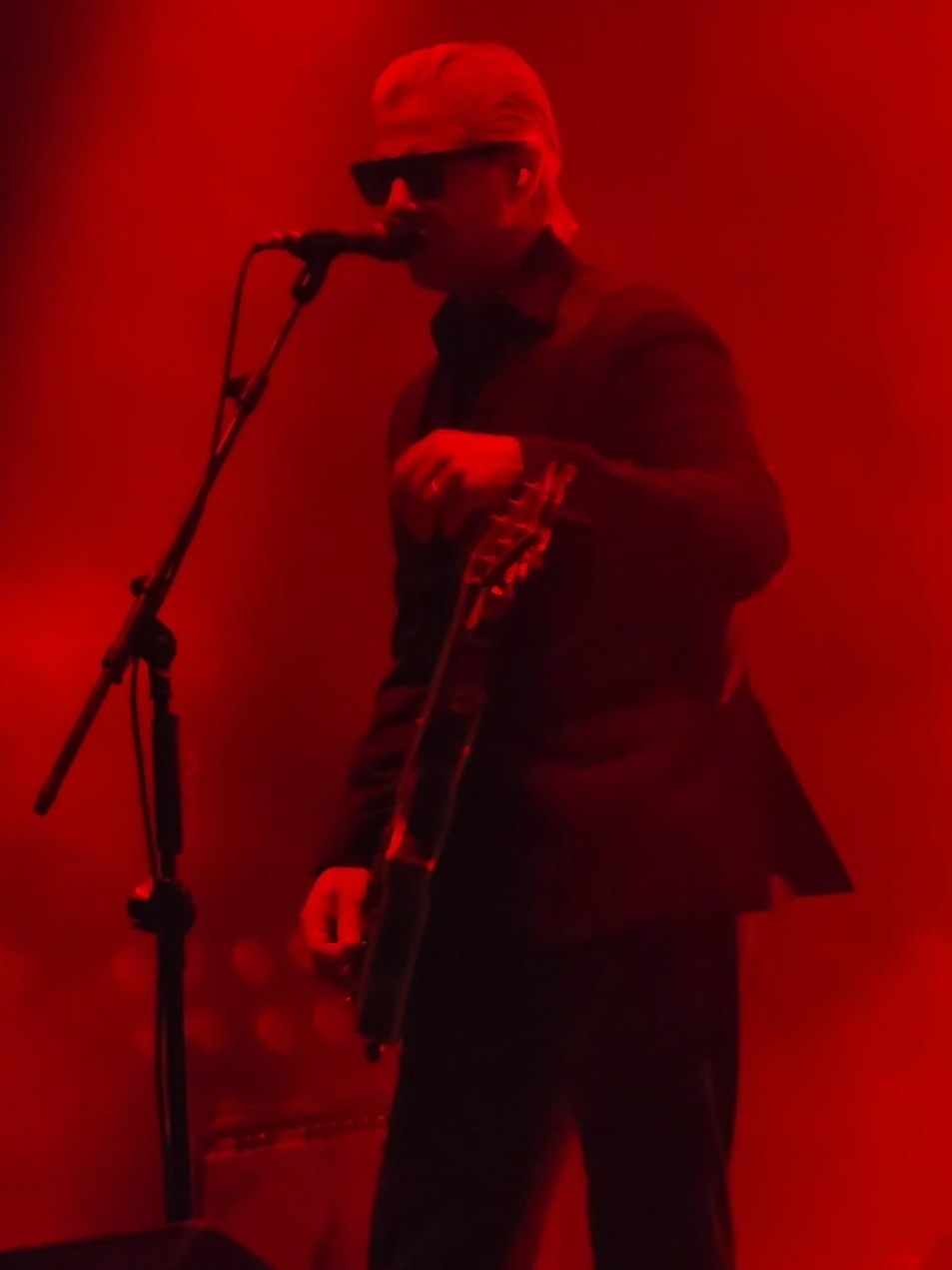 C'mere - @Interpol  It Should be me... #interpol #concert #costa21 #lima 