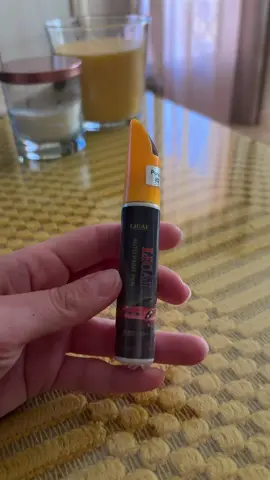 Este Auto Paint Pen para el coche es una pasada 🚗✨ Perfecto para tapar pequeños arañazos y dejar la pintura como nueva en segundos. Es fácil de usar y el resultado queda súper bien. ¡Un salvavidas total! 😍 #coche #trucos #arreglos #tiktokmademebuyit #viral