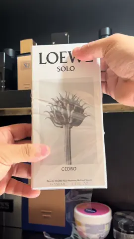 Hoy quiero hablarte de LOEWE SOLO CEDRO.✨🤩 Está fragancia nos demuestra como la belleza se encuentra en la simplicidad. #perfumeria #perfumes #monterrey 