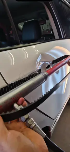 Sem essa ferramentas acho mais difícil executar esse tipo de amassado…  #martelinhodeouro #pdr #tools #carros #dentrepair vídeo de pdr_jafari