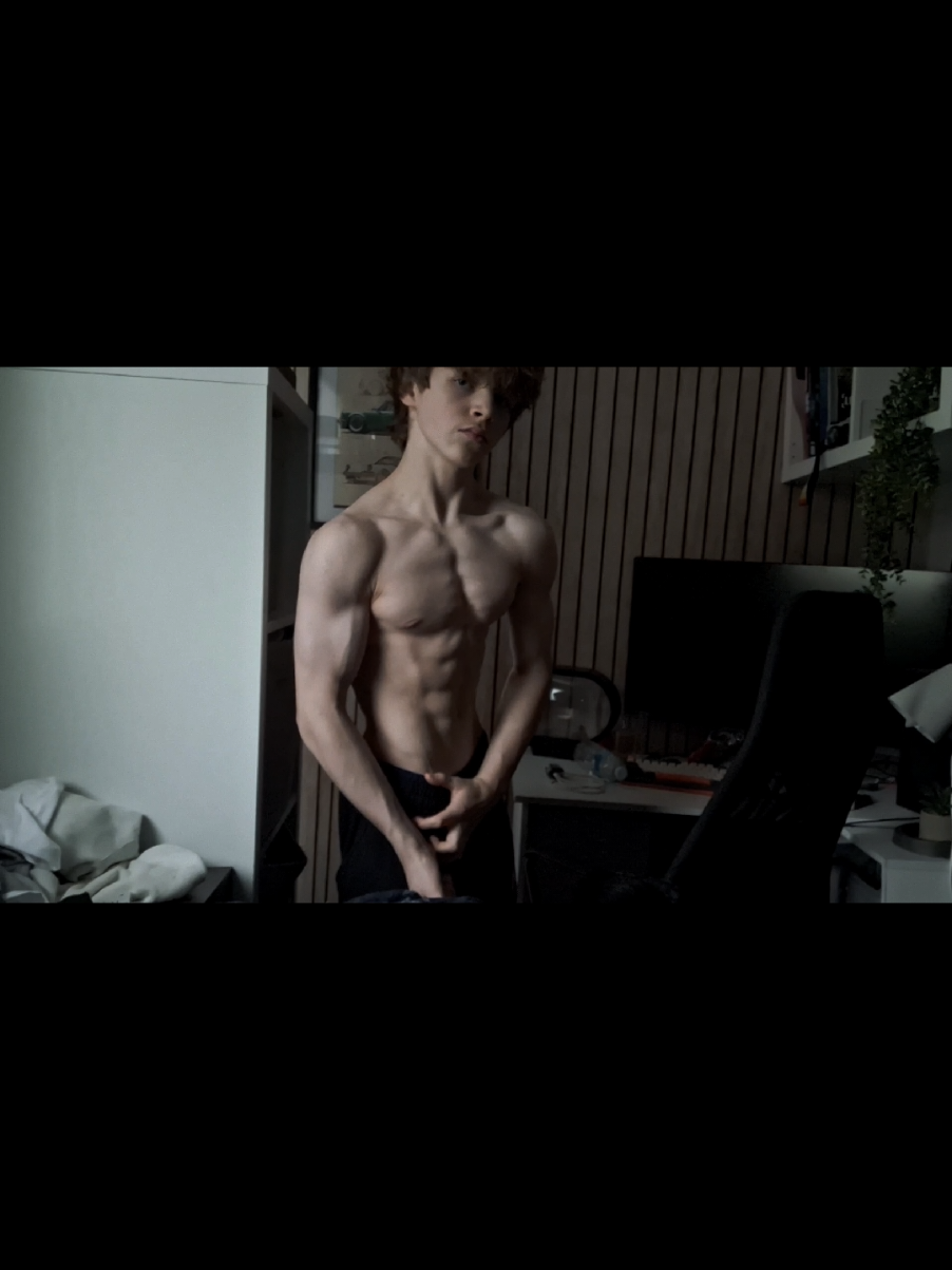 i really need to grow my shoulders tbh #GymTok #motivation #Fitness #transformation #gym 