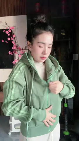 #xuhuong #anguyetdoithuong #mkn #thoitrangnu #aokhoacnu 