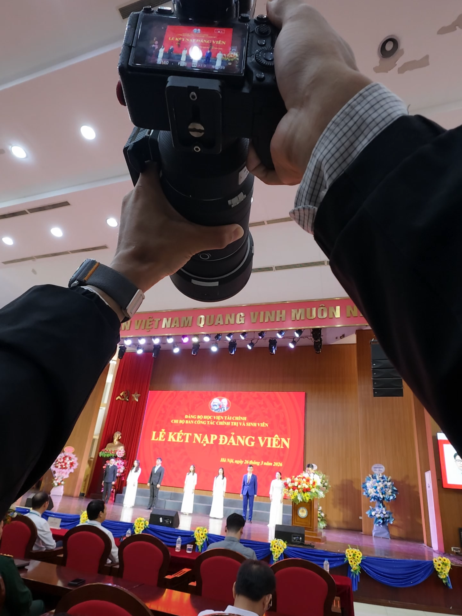 Ngày 13/366Day  Vì ế show nên tôi lỡ nhận một Job bèo , 800K cho 4 tiếng và 1k3 file ảnh . #hanhtrinh366ngay #chupanh #kiemtientuchupanh #chupanhdep #chupsukien