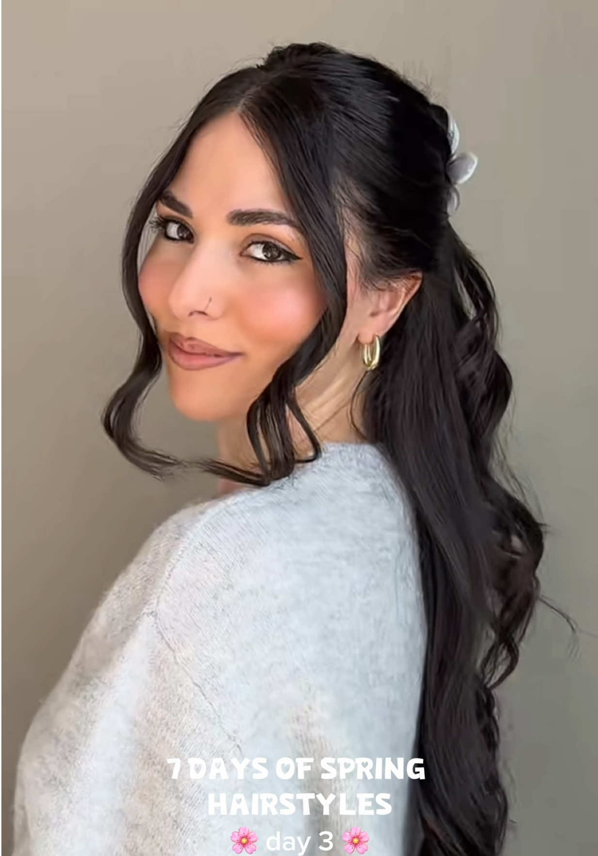 Save this for your next hair day 🩶🌸 #spring #hair #girlygirl #clawclip #hairstyles 