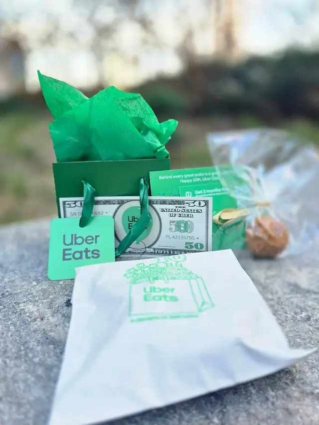 @Uber Eats popup in Hudson yards!  What a great quick popup!  Everyone leaves with coupons to use on uber eats and some people may have a special surprise in their goody bags! I ended up getting $50 in uber credit!  Everyone gets:  - 3 months of uber one  - Coupons and discounts for uber eats  - Matcha cookie  - Flowers  - Choice of carrot cake truffle, whit chocolate truffle, or bagel 📍Backyard in Hudson Yards, next to the vessel 📆 March 26 only! 🕐 1pm - 7pm (WSL) Make sure to head over there for a chance of uber credit!  #freebies #ubereatspromo #freeubereats #nycpopup #freeevent 