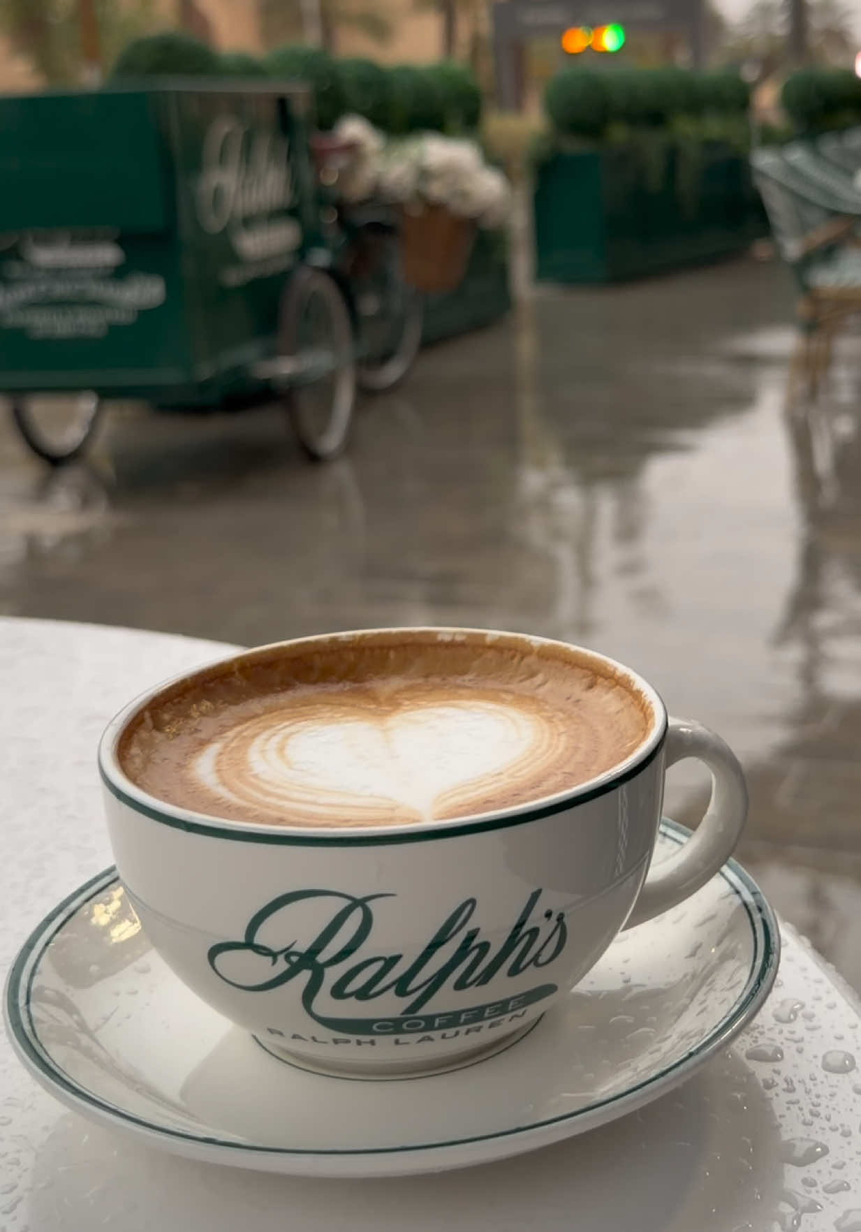 '' أجواء الرياض اليوم 😍🌧️ '' ما بغينا ندخل لين غرقنا 😂💜.                                     #رالف_لورين #السفارات #explore 
