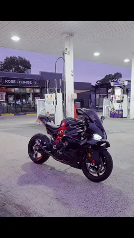 been a while... sup fam! #s1krr #s1000rr #bmwmotorrad #1000cc #superbike 