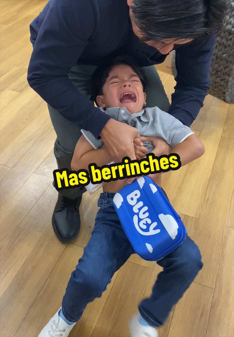 Cuando tú hijo ve los juguetes que según el “necesita” 😒🫩#niños#berrinches #papaluchon #compras #tiktokkids 