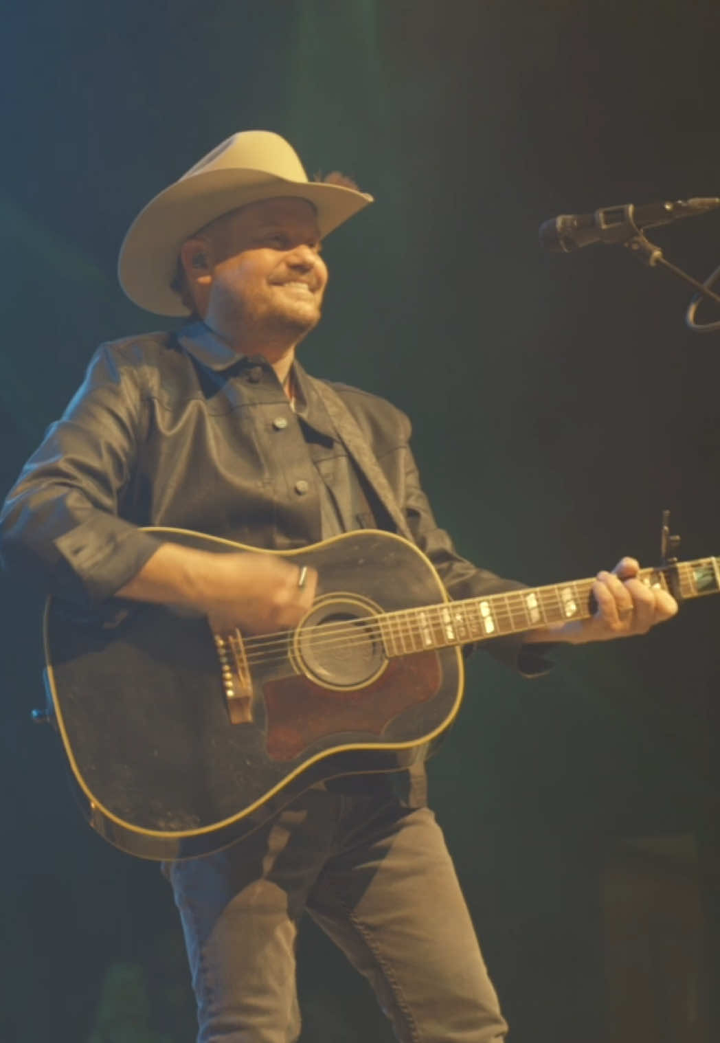Still on a high from this past weekend at the iconic @Ryman Auditorium 🔥 It’ll always be one of our favorite places to play. #randyrogersband #countrymusic #texascountry #nashville #OnTour