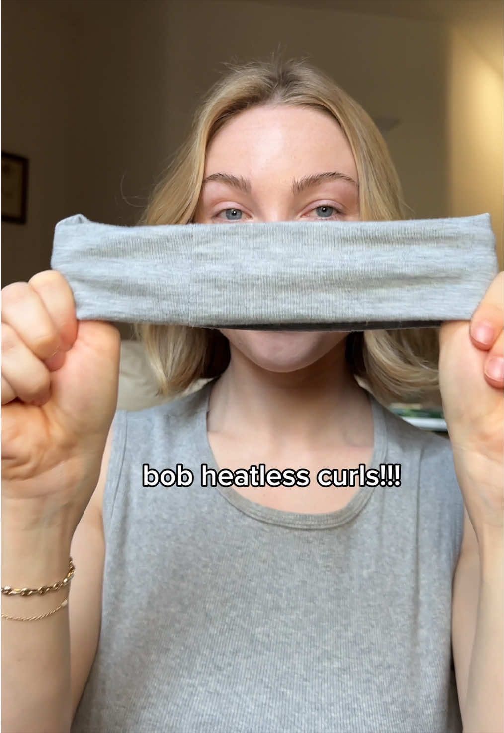 I’ve been loving these heatless curls recently!! Usually I will have to curl 1-2 pieces in the back with a curling iron 🫶 #shorthair #heatlesscurls #tutorial #bobhair #bobcut 