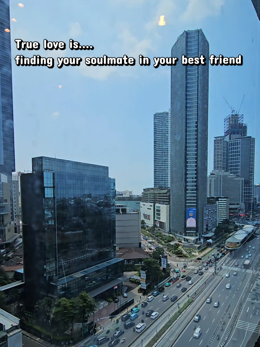 Cinta sejati adalah... menemukan belahan jiwamu dalam diri sahabatmu🤗 Welcome back to Jakarta!🇲🇨 #jakarta #TrueLove 