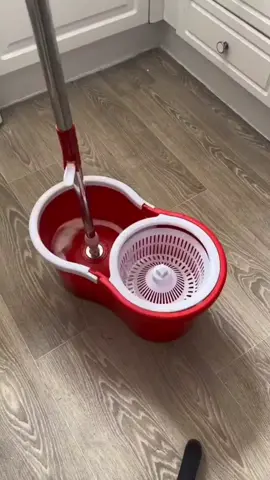 ⚠️ OFERTAS ⚠️ 🪣Spin Dry Mop 360° 🧼 Palo piso Giratorio 🪣 😻 Trapeador con Giros 360°🪣 🧽Limpie su casa más rápido: Sí, es cierto. Atrás quedaron los días de poner demasiado esfuerzo, ahora usted puede ahorrar tiempo y esfuerzo como nuestro spin dry mop🧽  ♻️El sistema le permite girar la mopa para lavar y escurrir el exceso de agua con un solo movimiento; solo presionar el mango contra el cubeta♻️ 💦Su Hogar merece la mejor calidad🚿 🧹 Nuestro centrifugado cesta es acero inoxidable, a diferencia de la competencia que utiliza el plástico o el aluminio🧹 🧼El mango también es fabricado de acero inoxidable para una mayor durabilidad🧼 ✅Este kit incluye 1 mopas de fibra de algodón✅ 📍 Ubicación: Mall San Pedro – Primer piso (Entrantrada principal al final del pasillo frente a Tiendas Ekono) 📦 ¡Entregas rápidas! 👨🏻‍💻 Pedidos y consultas al 6118-1299 o o por mensaje directo 💬