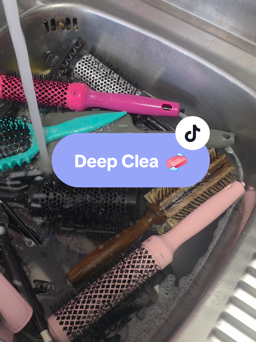 Deep clean nel magazzino 🫧 Il suono del pulito è pura terapia. 🎧 Usa le cuffie per l'esperienza completa! ​ #ASMR #WarehouseCleaning #CleaningMotivation #OddlySatisfying #CleanTok 