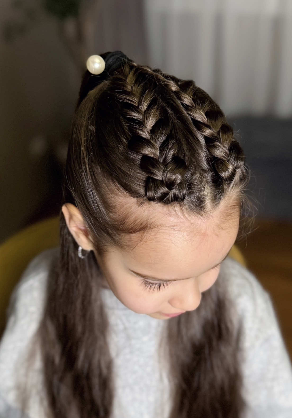 Fake Dutch braids but smooth & flat 😌✨ I saw so many of you saying there’s a bump in yours 👀 So here’s a little trick you can try 😉 Hope it helps 😮‍🔥#hairhacks #kidshairstyles #braidideas #dutchbraids #easyhairstyle 