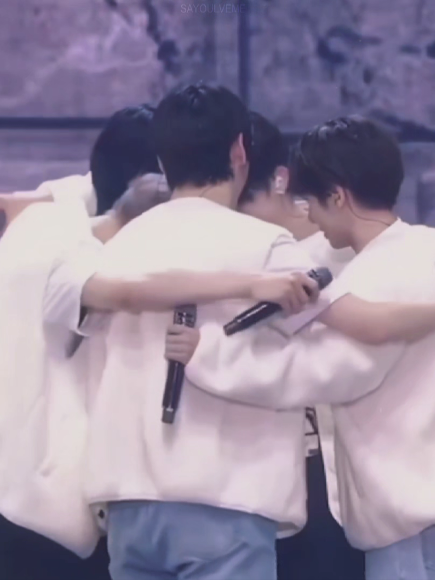 having a bias and a fav duo is so normal but at the end of the day a real moa is someone who loves and supports all 5 and knows they all love each other too🤫 creds to @/translatingTXT on twt for the intro vid & translation!!! 🫶 | #txt #투바투 #tomorrow_x_together #kpopfyp @TOMORROW X TOGETHER ot5 