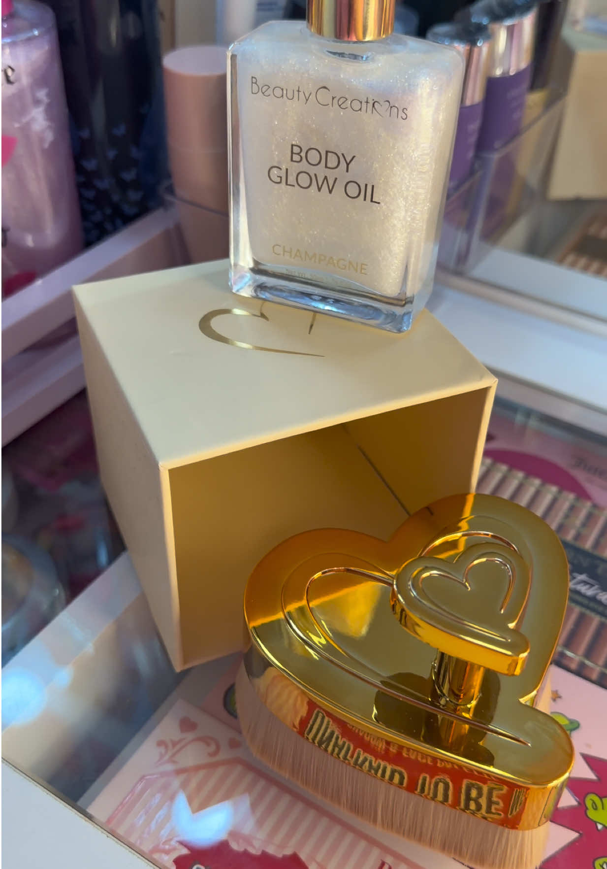 Brocha para cuerpo 💛💖✨ @Beauty Creations Cosmetics #brush #bodyglow #beautycreations #fypシ #viral 