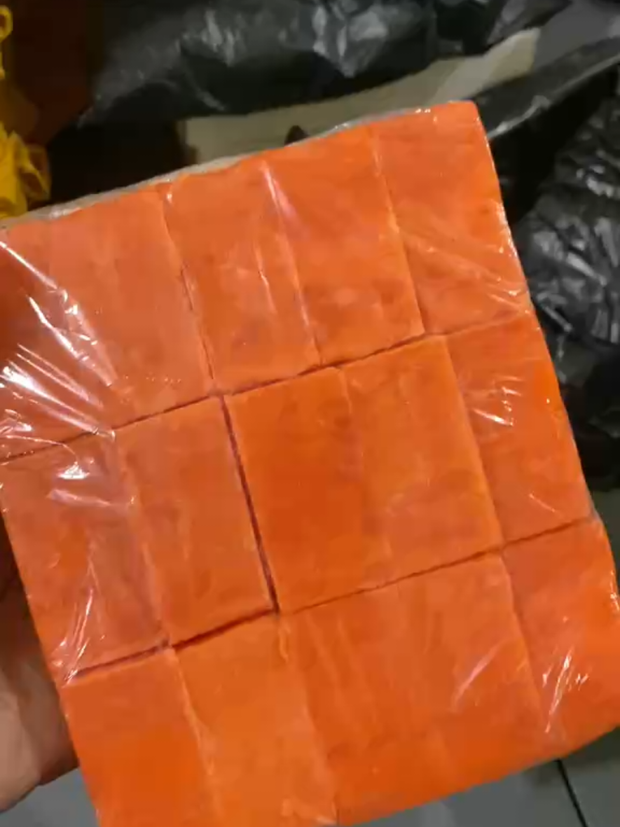 scrap kojic soap ng brilliant mga pingaputulan yan pero nakakapal pa kaya di madali matunaw ,mabango at mura na per kilo nyan. #kojic #soap #trending #whitening #brilliant 