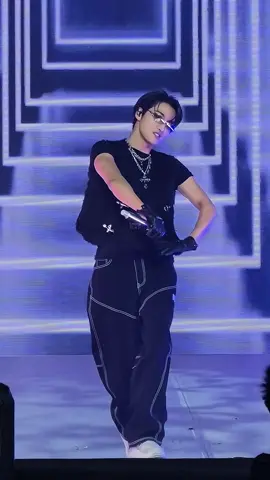 the dilettante dance president🧎🏻‍♀️ (#ateez #seonghwa #ateezinkl )