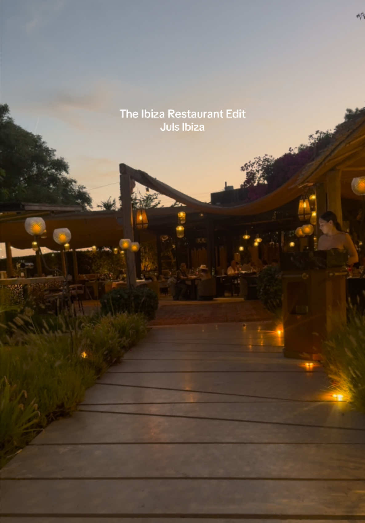 The Ibiza Dinner Edit: JULS Ibiza A beautifully designed garden restaurant just outside Ibiza Town. Known for its creative menu, stylish crowd, and a setting that feels a little different. Good for: date night, pre-club, groups €€€€